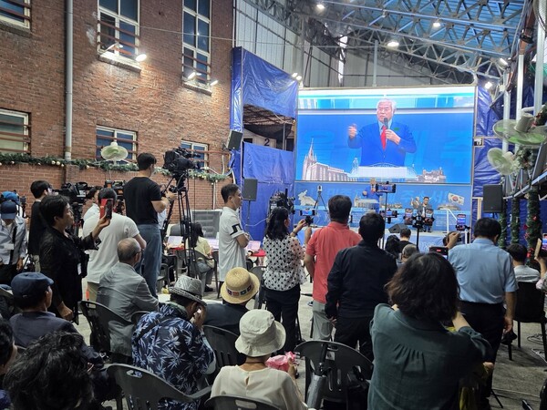 13일 서울 성북구에 위치한 사랑제일교회에서 '광화문·서울서부지법집회에 대한 기자회견'이 열리고 있다. /사랑제일교회