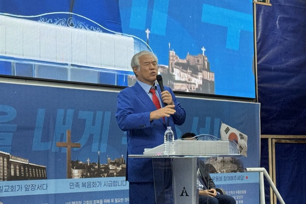 사랑제일교회 전광훈 목사가 13일 서울 성북구 교회에서 기자회견을 열고 서부지법 사태에 대한 입장을 밝히고 있다. /신지훈 기자