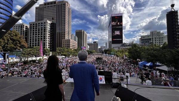 이날 대회 주강사로 나선 전광훈 목사는 "모든 애국 세력은 광화문 광장으로 모여 대한민국을 살려내야 한다"고 강조했다. /대국본