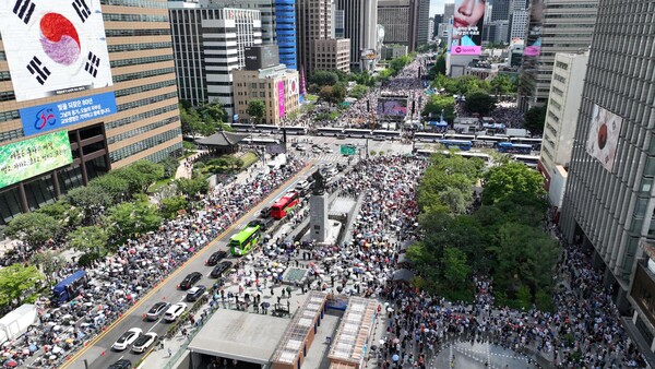 16일 서울 광화문 이승만광장에서 '광복 80주년 국가 정상화를 위한 광화문 국민대회'가 열리고 있는 모습. /대국본