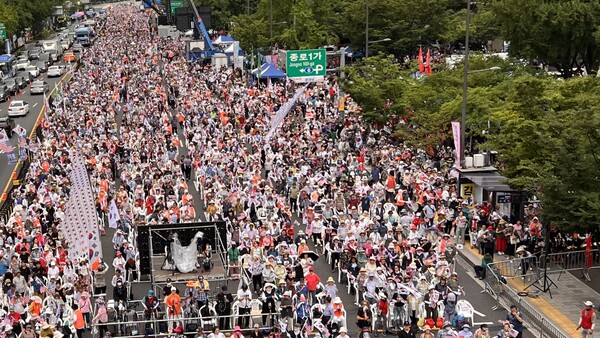 지난 23일 서울 광화문 이승만광장 일대에서 열린 ‘독재정권 연방제 결사반대 광화문 국민대회’ 모습. 최근 북한의 도발적 행위와 현 정권의 굴종적 친북 정책, 국가 안보 해체 행보 등에 대한 국민적 분노가 폭발한 현장이었다. 주최 측 추산 50만 명이 참석했다. /대국본