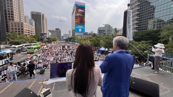 이날 주 연사로 나선 전광훈 목사는 “지금 현 정권은 자유민주주의를 위협하고 있으며, 이를 막기 위한 국민적 행동이 절실하다”고 국민들에게 호소했다. /대국본