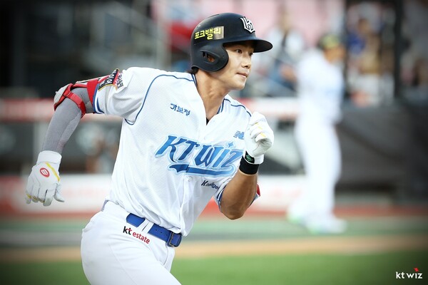 kt 장진혁의 8월 경기 모습. /kt wiz 제공