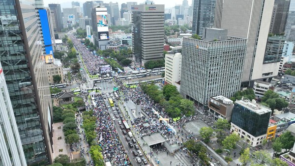 3일 개천절 '광화문 국민혁명대회' 현장을 찍은 드론 사진. 주최 측인 대국본은 이날 100만 여명의 시민이 참석한 것으로 추산했다. /대국본