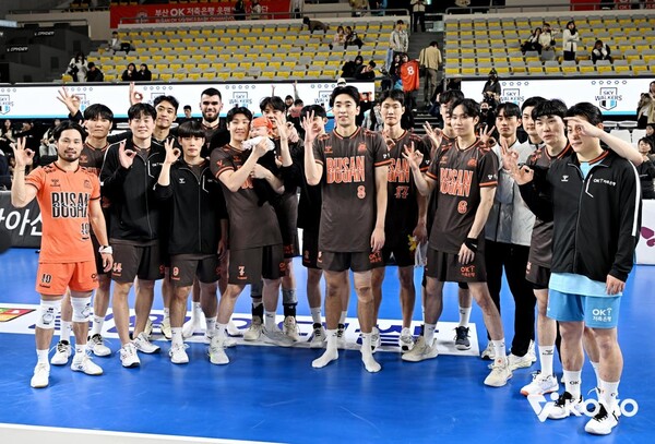 첫 부산 홈 경기 앞둔 OK저축은행 선수단. /한국배구연맹