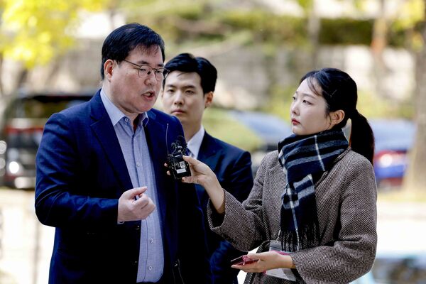 유동규 前 성남도시개발공사 기획본부장이 지난달 31일 서울 서초구 중앙지법에서 열린 1심 선고공판에 출석하며 입장을 밝히고 있는 모습. /연합