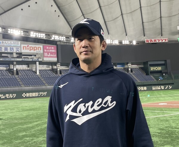 36세에 처음 태극마크를 단 대표팀 포수 최재훈. /연합