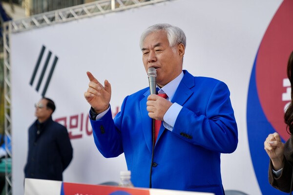 집회 주 연사로 나선 대국본 전광훈 국민혁명의장은 15일 국민대회 에서 “광화문에서 드려지는 이 기도와 외침을 통해 대한민국이 정의의 나라, 기도의 나라로 회복되길 간절히 기도한다”고 밝혔다. /대국본