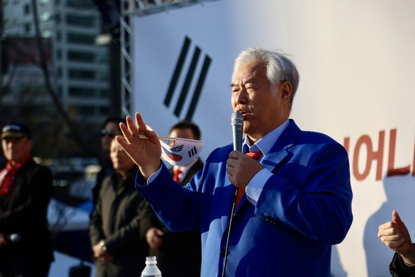 전광훈 의장은 이날 행사에서 "이재명 대통령은 대통령으로서의 정당성을 상실한 수괴"라고 지적했다. /대국본