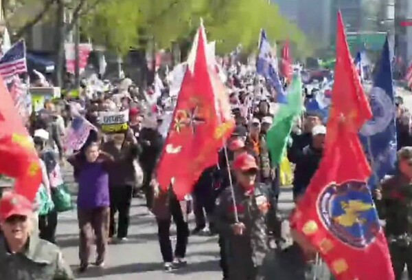 이날 행사는 주최 측의 철저한 질서 유지 안내에 따라 수많은 인파가 운집했음에도 불구하고 충돌 없이 평화롭고 질서 정연하게 마무리됐다. /'전광훈TV' 영상 캡처