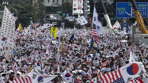 이날 집회에는 주최 측 추산 300여만 명이 참석했다. /강민우 기자